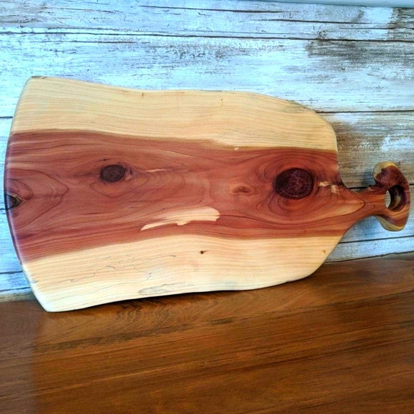 Cedar cutting board - Picture 1 of 4